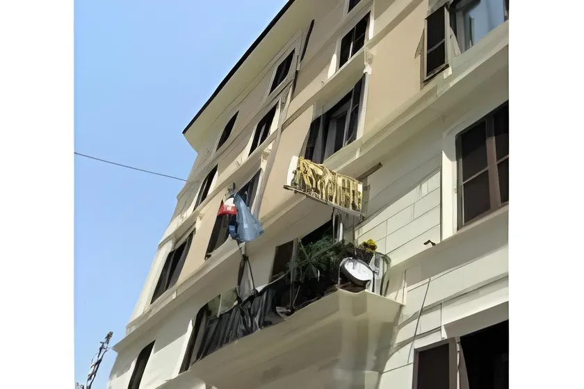 Hotel Touring - Image 1