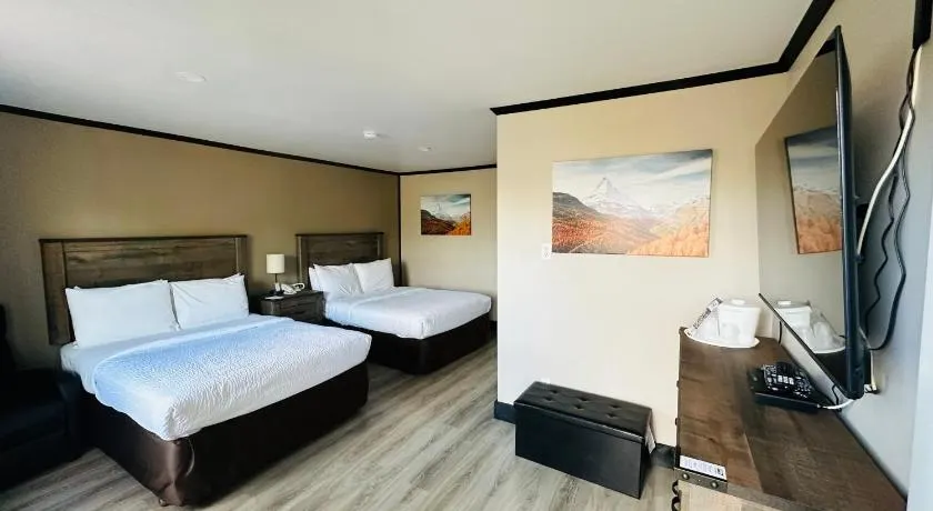 Motel 7 Inn & Suites - Image 1