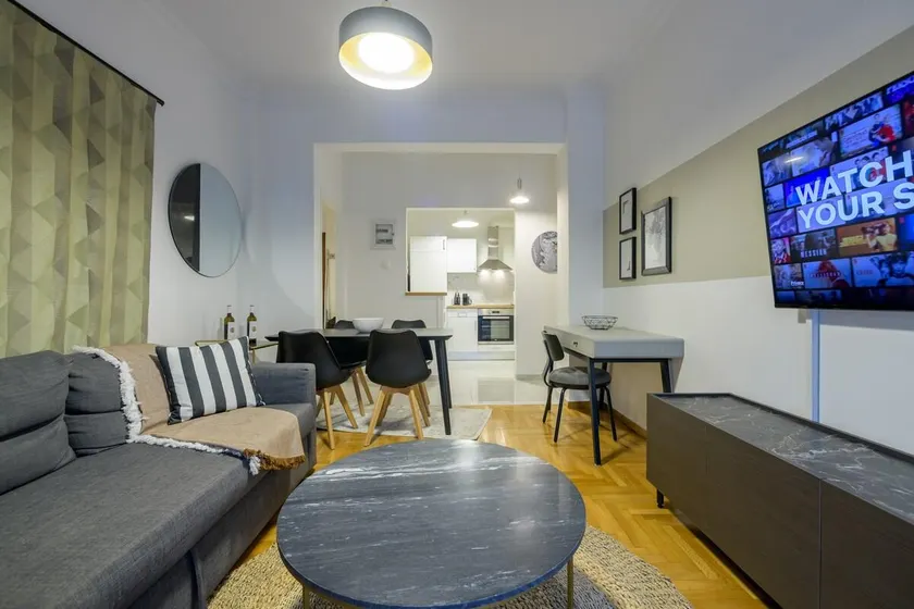 Fully Renovated Flat in Prime Athens Location - Image 1