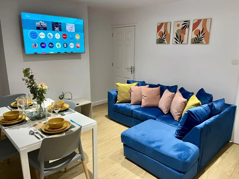 Cozy Cheltenham Accomodation - Image 1