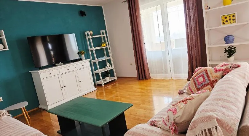 Sunflower Apartment - Image 1