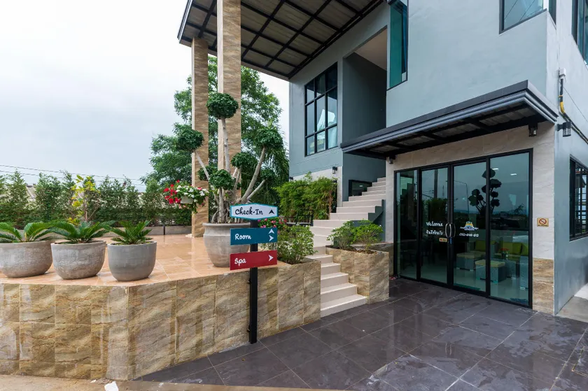 Aownoi Bay Resort - Image 1