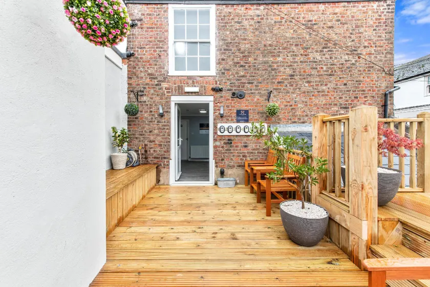 Town House Rooms - Image 1
