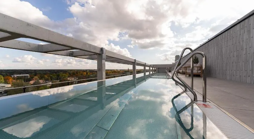 Sky Pool Escape Luxury Apartment in Druskininkai Center - Image 1
