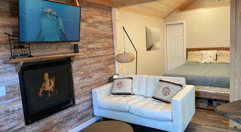 Bugsy's Mountain Retreat - Tiny House in the Trees - Image 1