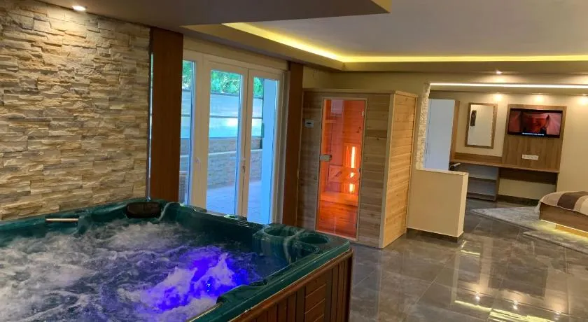 The Jakuzzi Room Miskolctapolca - Image 1