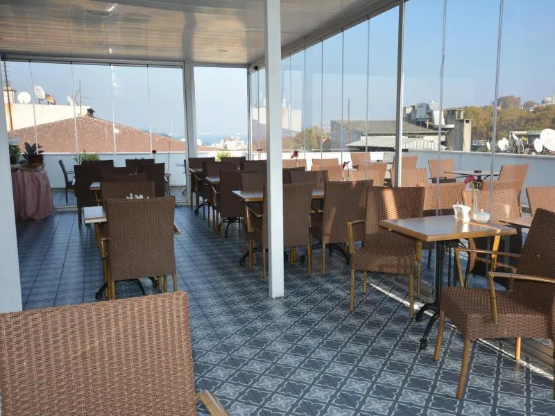 Flower Palace Hotel - Image 1