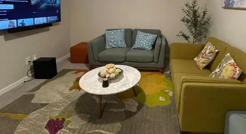 Mary's Luxury Suite - Image 1