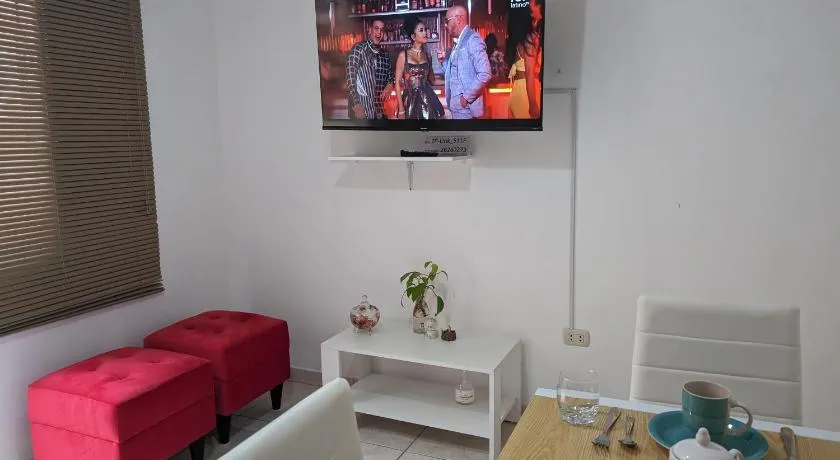 Apartamento Privado, cerca al Centro Histórico de Lima - Image 1