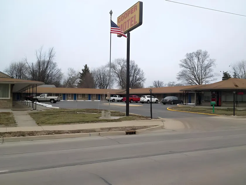 Cooper Motel Tuscola - Image 1