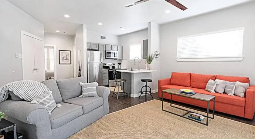 Global Cup The Kozy Urban Dallas Flat - Image 1