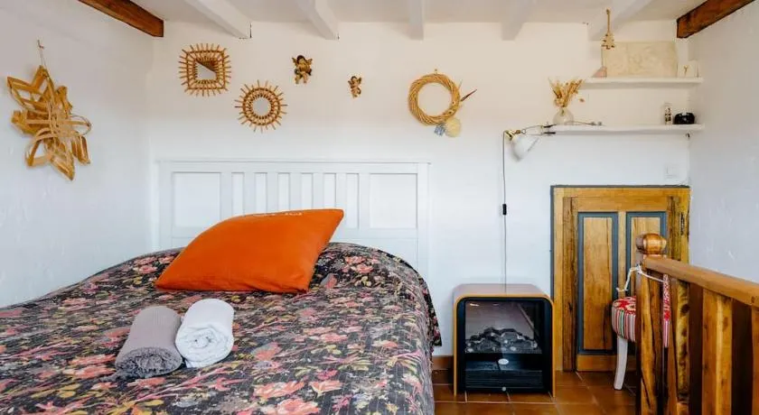 Chambre atypique dans café healthy - Image 1