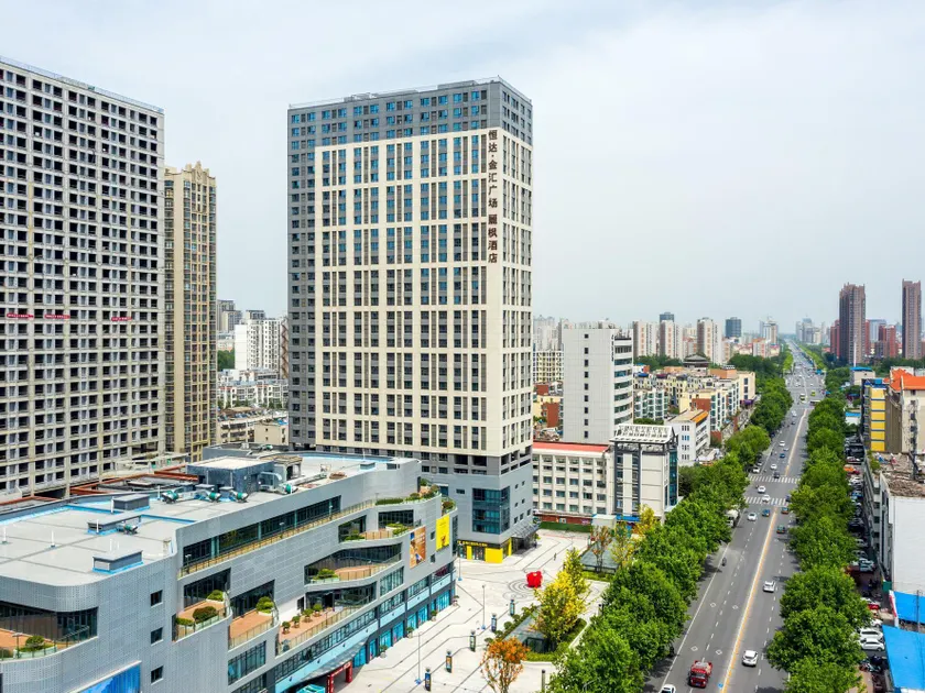 Lavande Hotel Xuchang Pangdonglai Hengdajinhui Plaza - Image 1