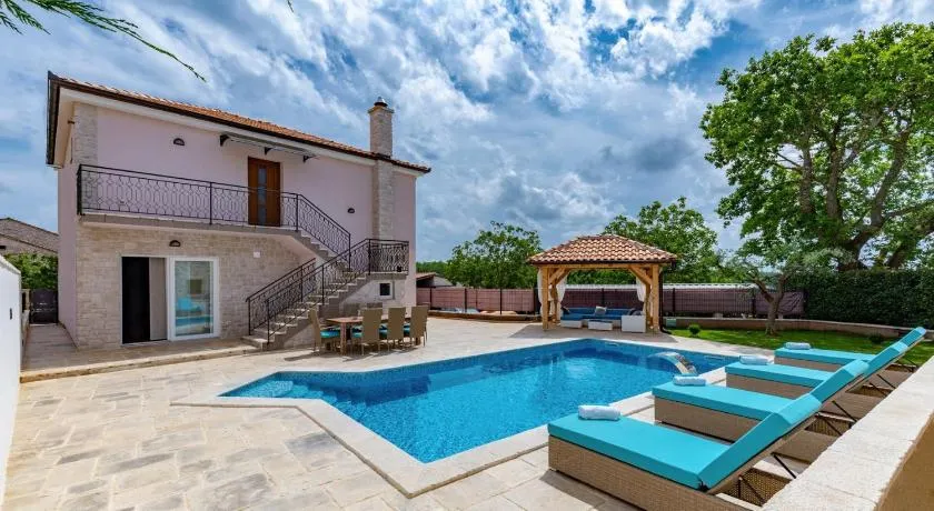 Luxusvilla nahe Porec/ Luxury Villa close to Porec - Image 1