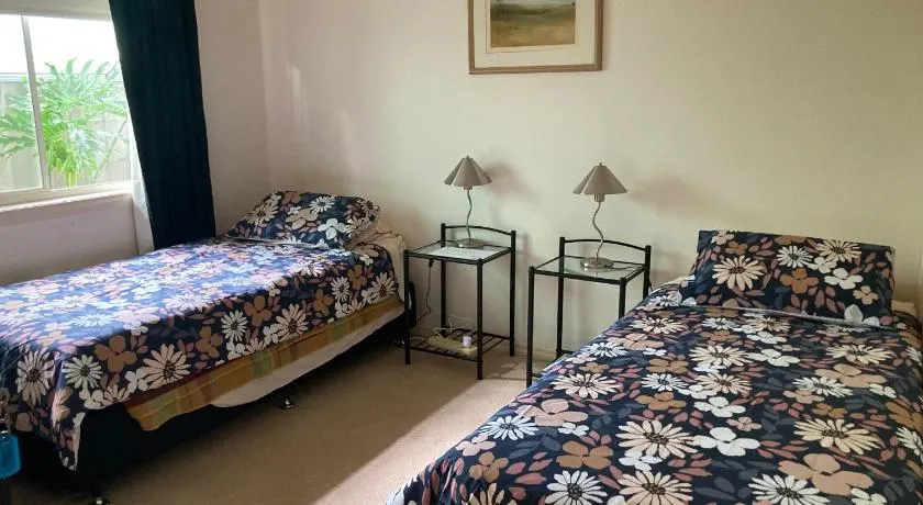 HOSTS offer HOME STAY on HIGH King Bed -- Private Home with Private Bathroom - Image 1