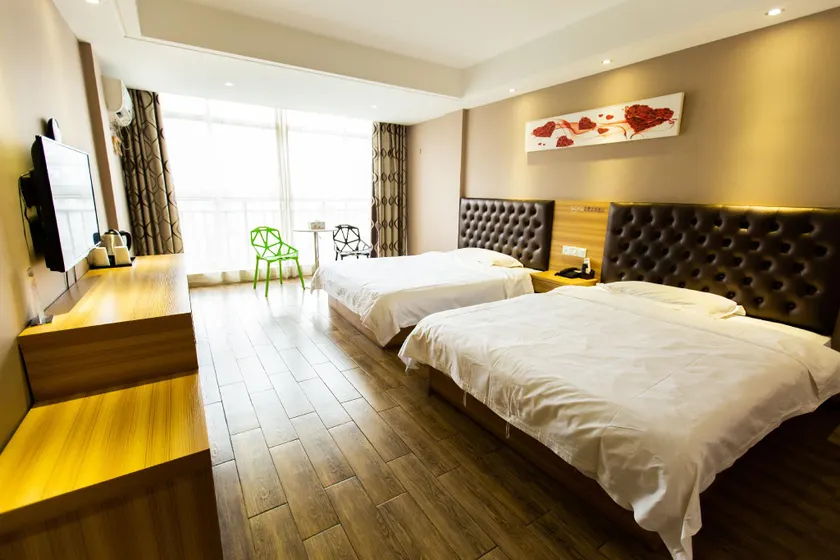 Jichu Chain Hotel Huarong Huarong Avenue - Image 1