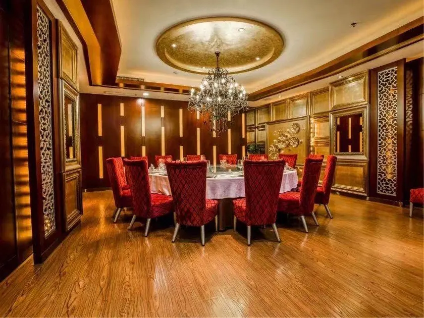 Rose Garden Hotel - Image 1