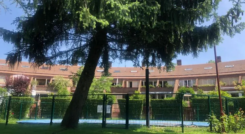 Alojamientos Castellana Jardín 1 y 2 PARKING Y PISCINA GRATIS!! - Image 1