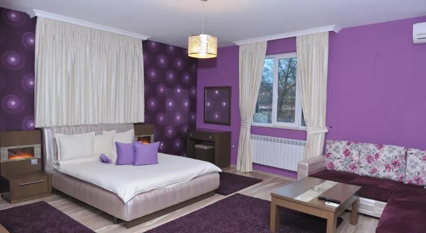 Eros Motel - Image 1