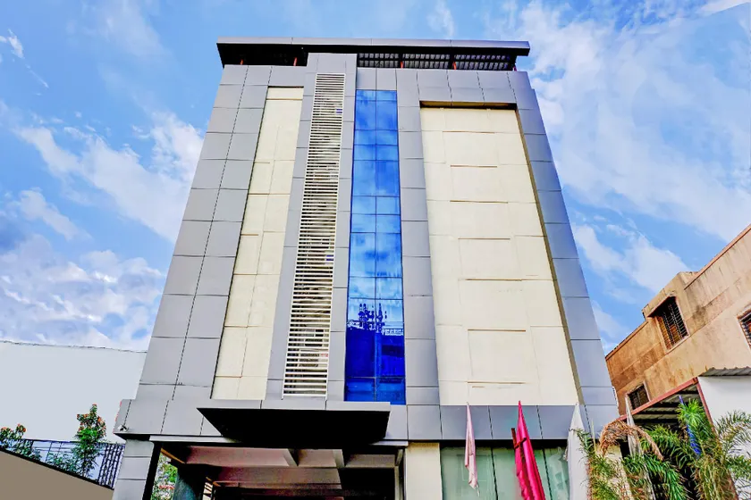 Hotel O Kohinoor Residency - Image 1