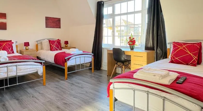 St John's House Isleworth London By Smart Corporate Stays - Image 1