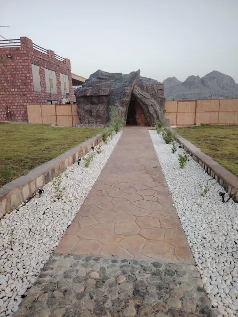 ALREEF CAVE - Image 1