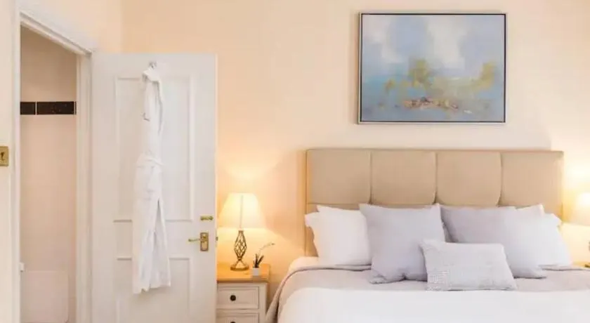 London Guest Room - Image 1