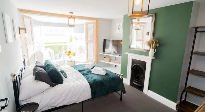 Stunning 3 bed Home, 5 mins from Margate Beach - Image 1