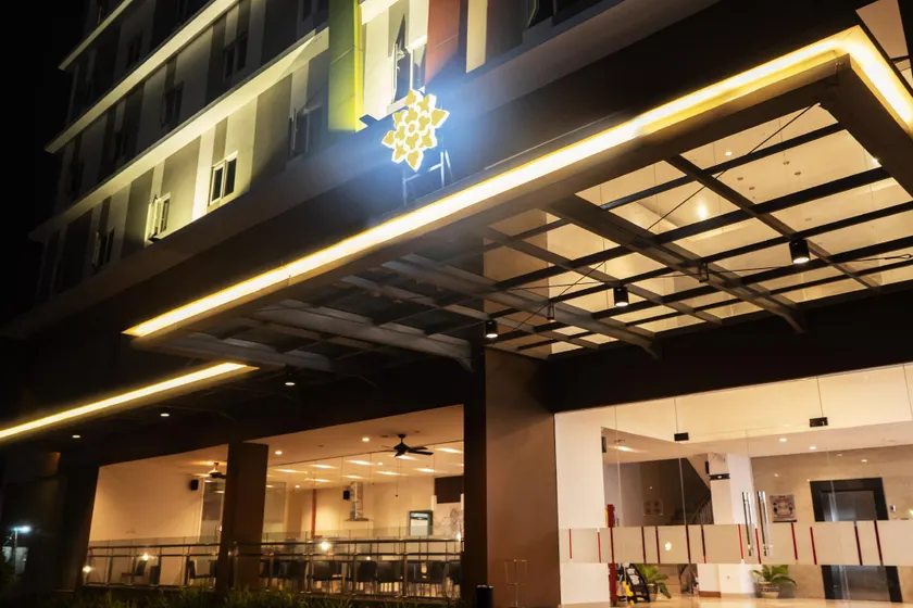 Lynn Hotel Serang - Image 1