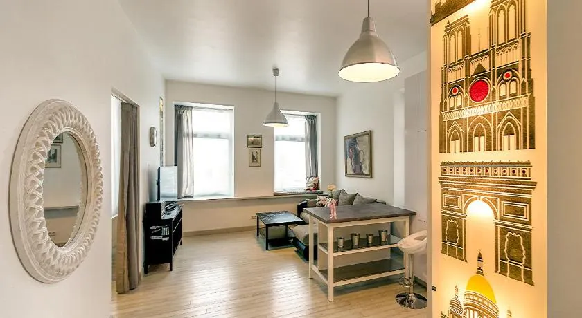 Vilnius apartment with stained glass - Image 1