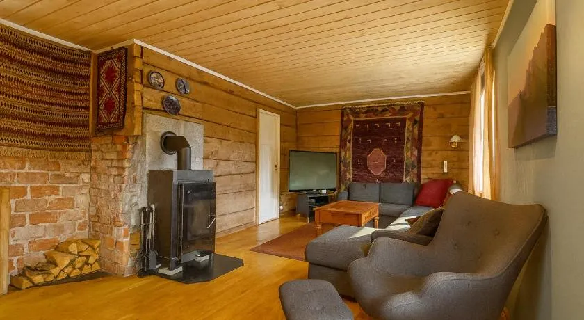 Cozy home on the island of Senja with sea views - Image 1