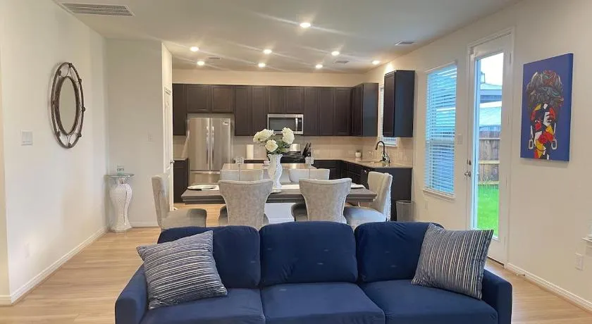 Vees Oasis Home away from Home! - Image 1