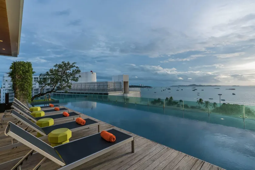 Seven Zea Chic Hotel - Image 1
