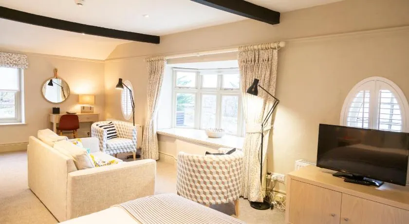 The White Horse Blakeney - Image 1