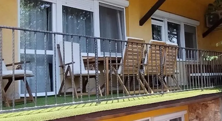 Levendula apartmanház - Image 1