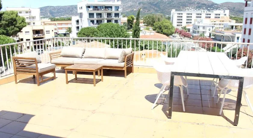 Bel appartement avec immense terrasse, vue sur la mer, à 50m de la plage - Image 1