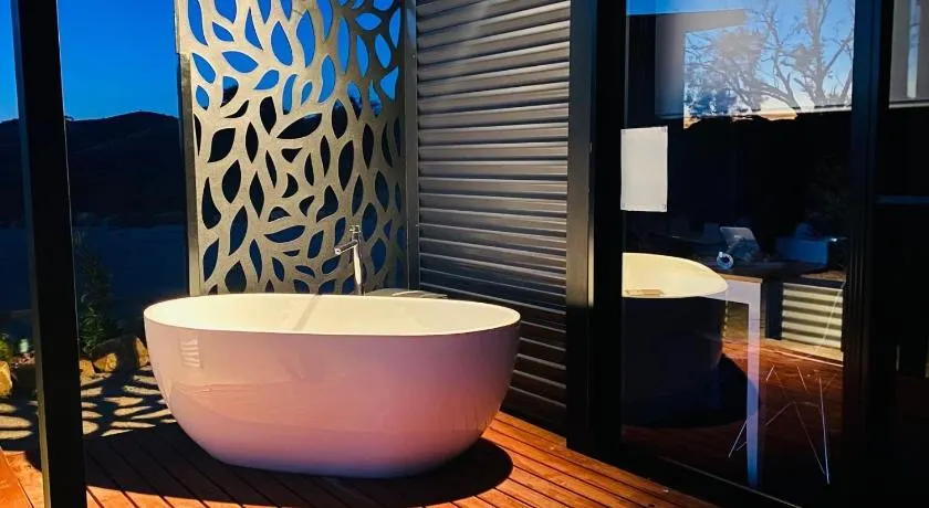 Celestine - 1 Bed Cabin with Outdoor Bath - Kundalini Lodge - Image 1