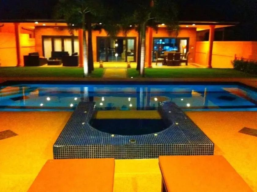 Siam Star Luxury Pool Villa - Image 1