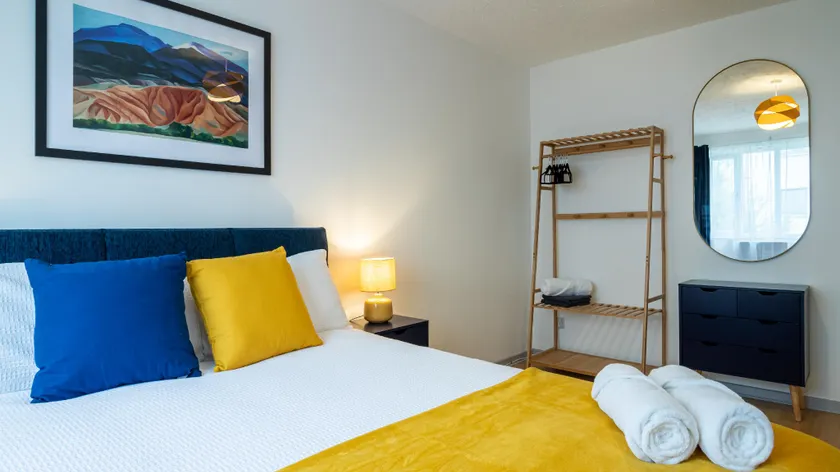 London Bridge 3 Bedroom House with reception room, office and private garden - Image 1
