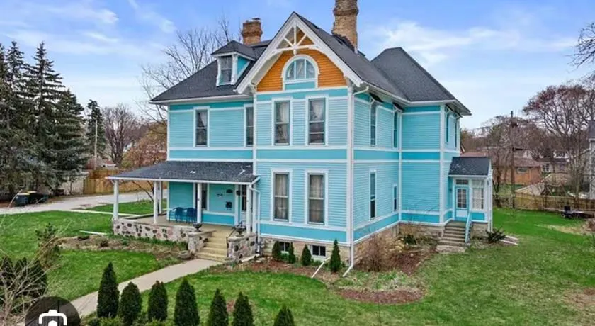 Sleeps 30+ • 10BR Mansion •Events • Bar • Backyard - Image 1