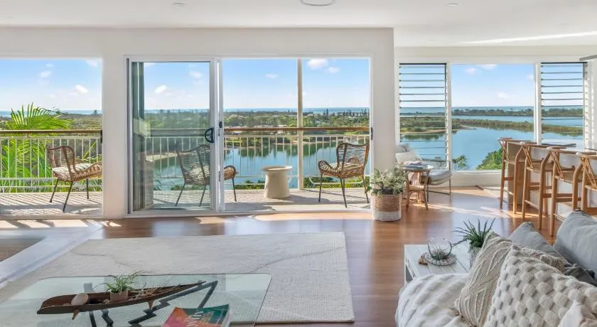 Lazy Days Penthouse - Opposite Shaws Bay - 180 Waterfront Views - Image 1