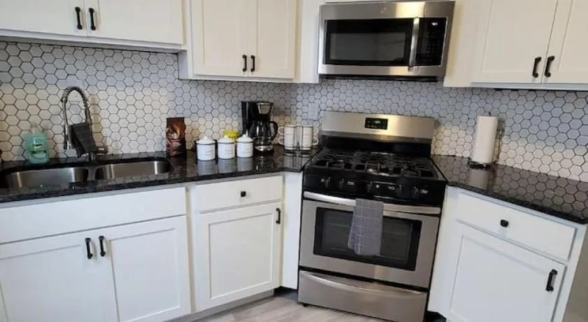 Retreat Suite 4 - Downtown Getaway - Image 1