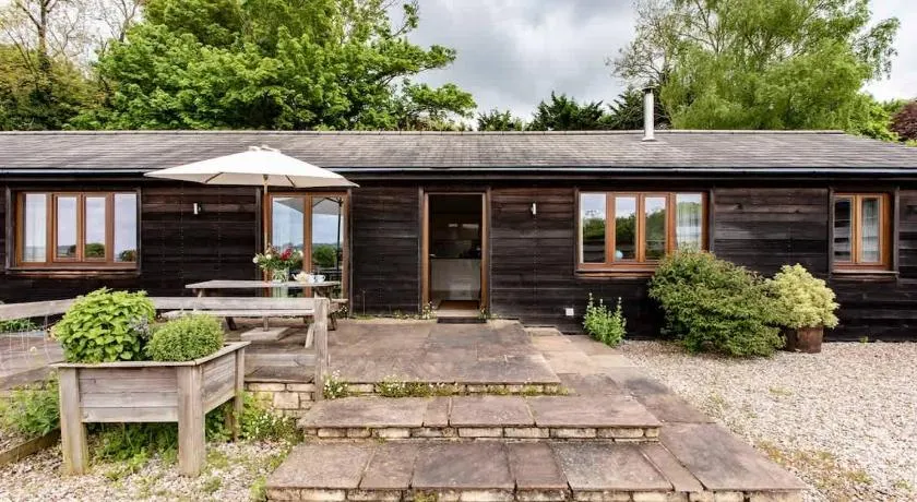 Beautiful Box Hill Lodge - Image 1