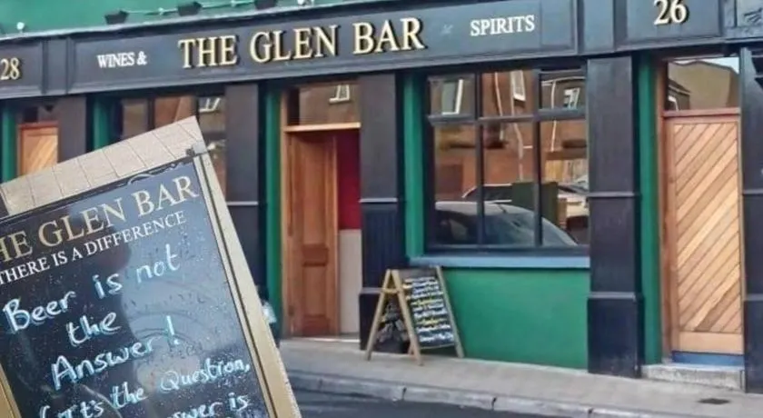 Central 2-Bed Apt Sleeps 5 above Great Derry Pub - Image 1