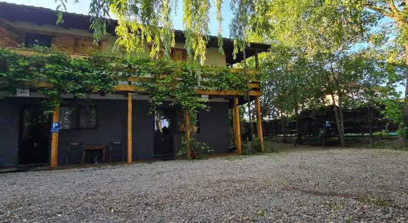 Vila Curtea de Arges - Image 1