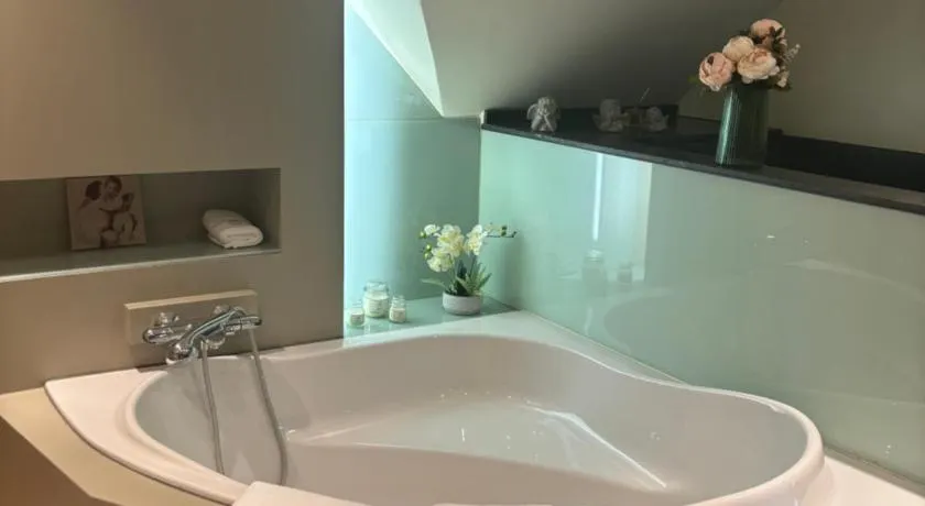 Sophia Rooms 14 - Image 1