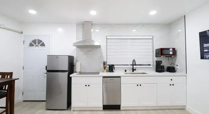 SJ3-B Unfurnished studio monthly preferred - Image 1