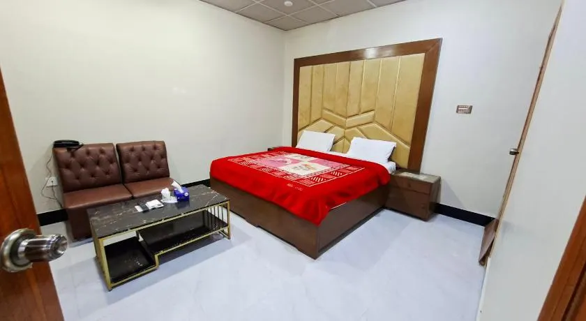 Royal Residency Guest House Karachi - Image 1