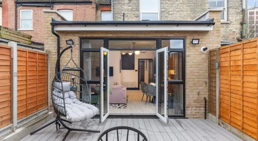 Unwind in Style 2BR with Cozy Backyard for Groups - Image 1