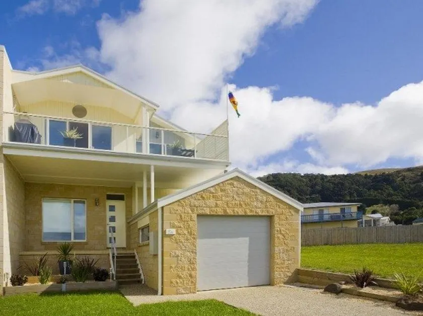 2 Views Townhouse - Image 1